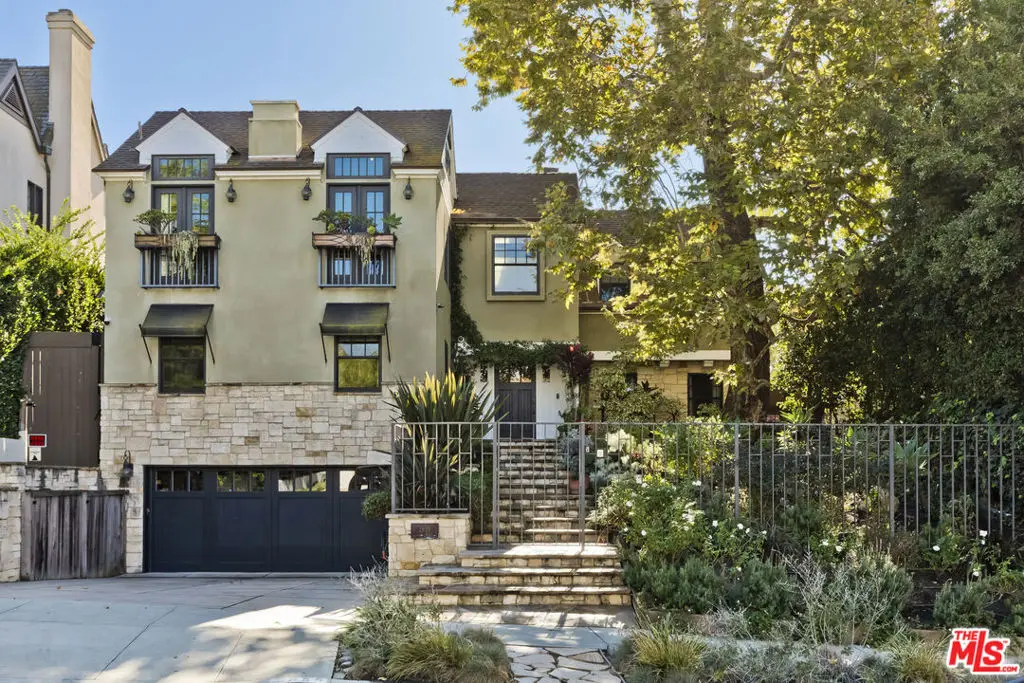 Residential Lease for rent at 2855 Club Drive, Los Angeles, Los Angeles County, CA featuring 5 beds and 5 baths