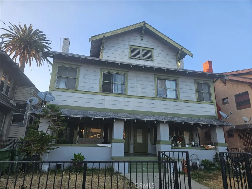 Apartment for sale at 2201 Cambridge, Los Angeles, CA