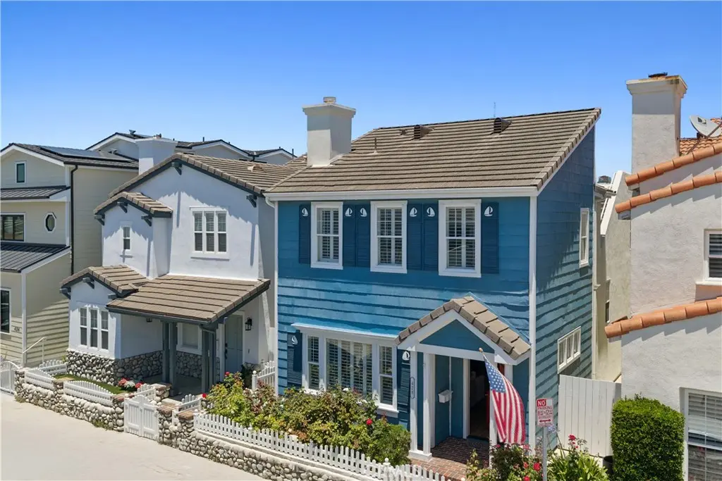 Single Family Residence for sale at 428 E Bay Avenue, Newport Beach, CA featuring 3 beds and 5 baths