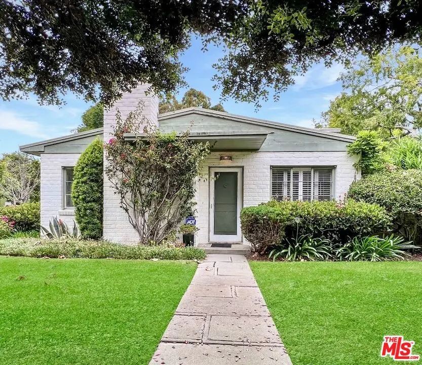 Condominium for sale at 5340 1/4 Village, Los Angeles, CA featuring 1 bed and 1 bath