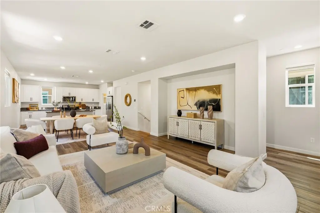 14700 Sherman Way, Van Nuys, CA — listing photo 1