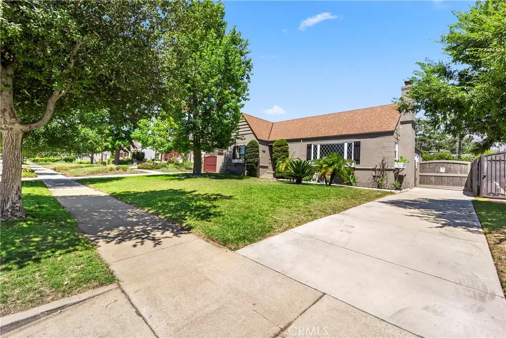 Single Family Residence for sale at 2205 Las Lunas, Pasadena, CA featuring 3 beds and 2 baths