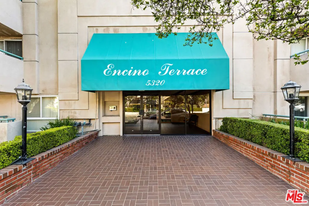 5320 Zelzah Avenue 214, Encino, CA — listing photo 1