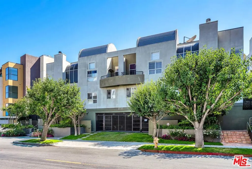 Residential Lease for rent at 1735 Malcolm Avenue H, Los Angeles, Los Angeles County, CA featuring 2 beds and 3 baths