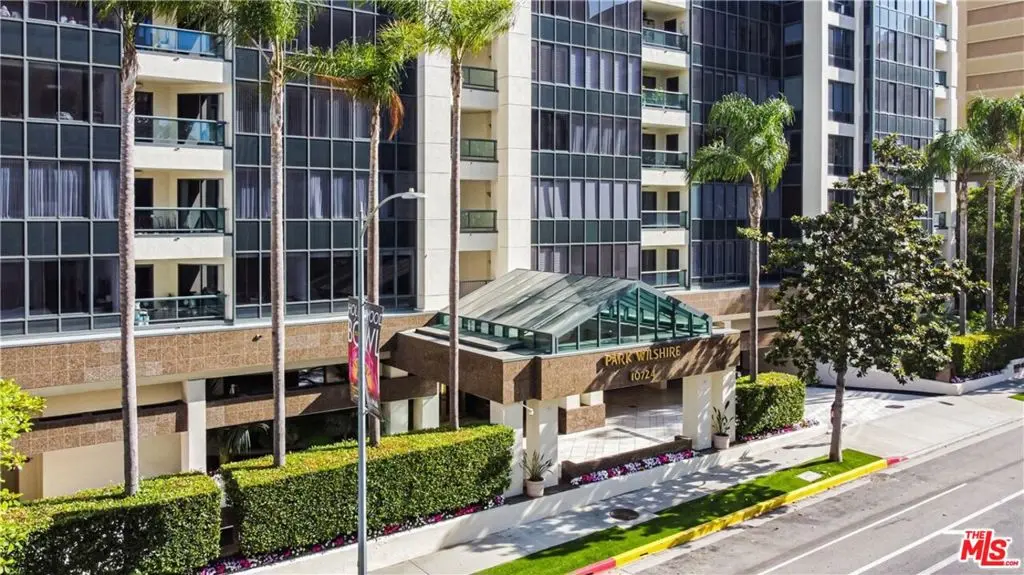 Residential Lease for rent at 10724 Wilshire Boulevard 1605, Los Angeles, Los Angeles County, CA featuring 3 beds and 4 baths