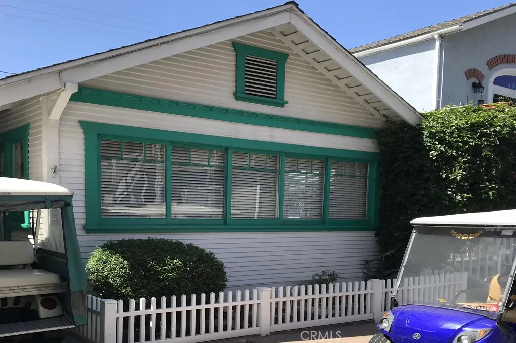 Single Family Residence for sale at 335 Clemente Avenue, Avalon, CA featuring 3 beds and 2 baths