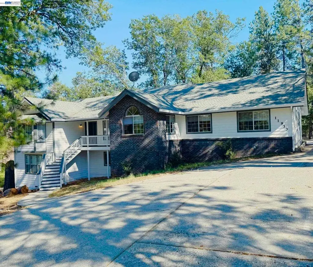Single Family Residence for sale at 11933 Tammy Way, Grass Valley, CA featuring 3 beds and 3 baths