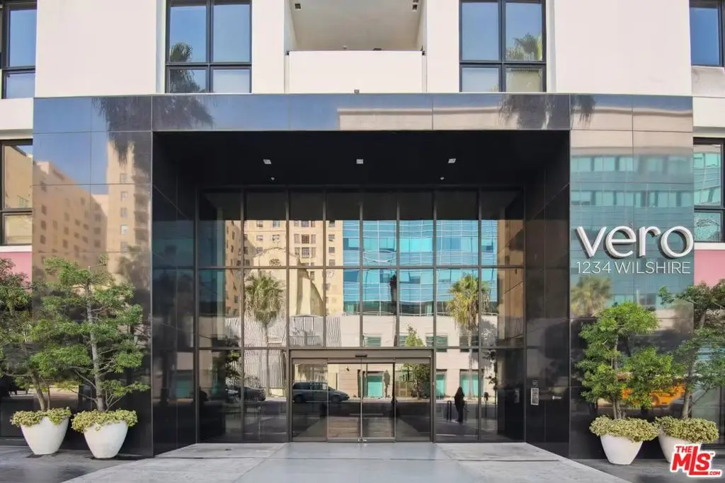 Condominium for sale at 1234 Wilshire Boulevard 435, Los Angeles, CA featuring 1 bed and 2 baths