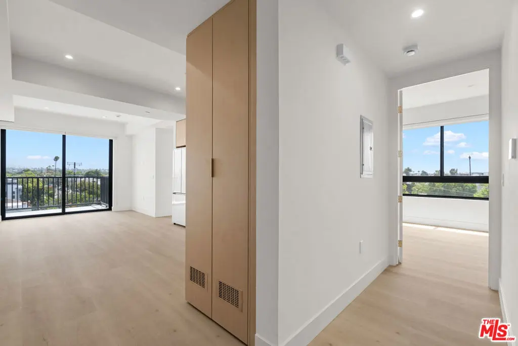 1808 Lincoln Boulevard 413, Venice, CA — listing photo 1