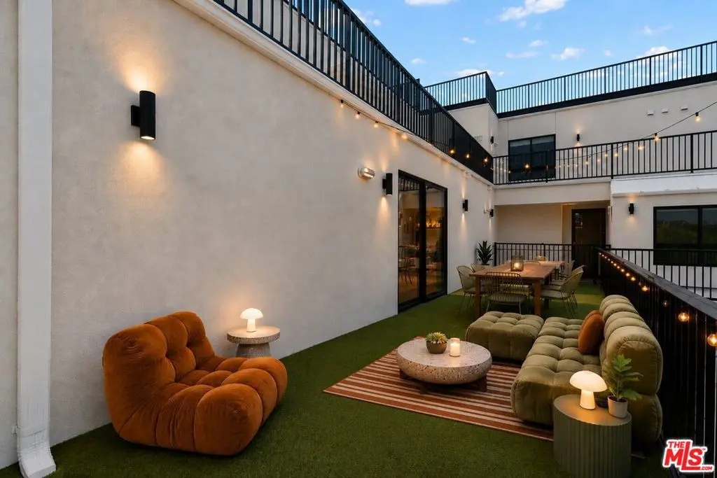 1808 Lincoln Boulevard 405, Venice, CA — listing photo 1
