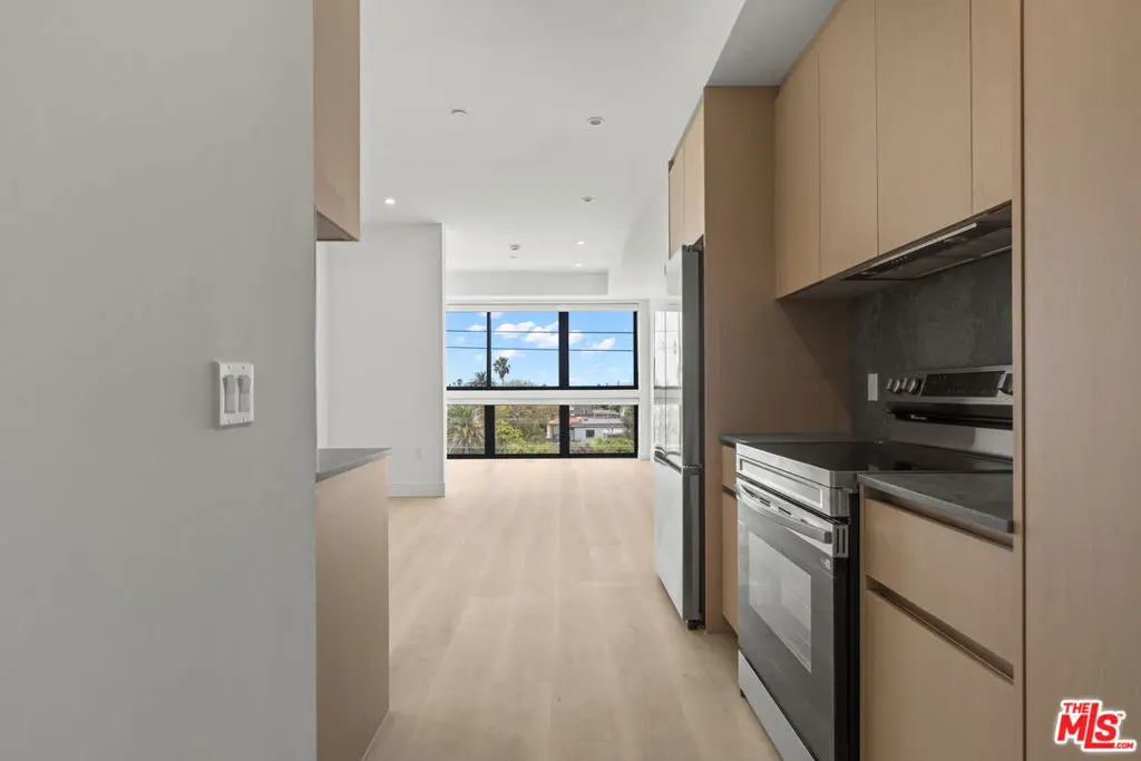 1808 Lincoln Boulevard 306, Venice, CA — listing photo 1