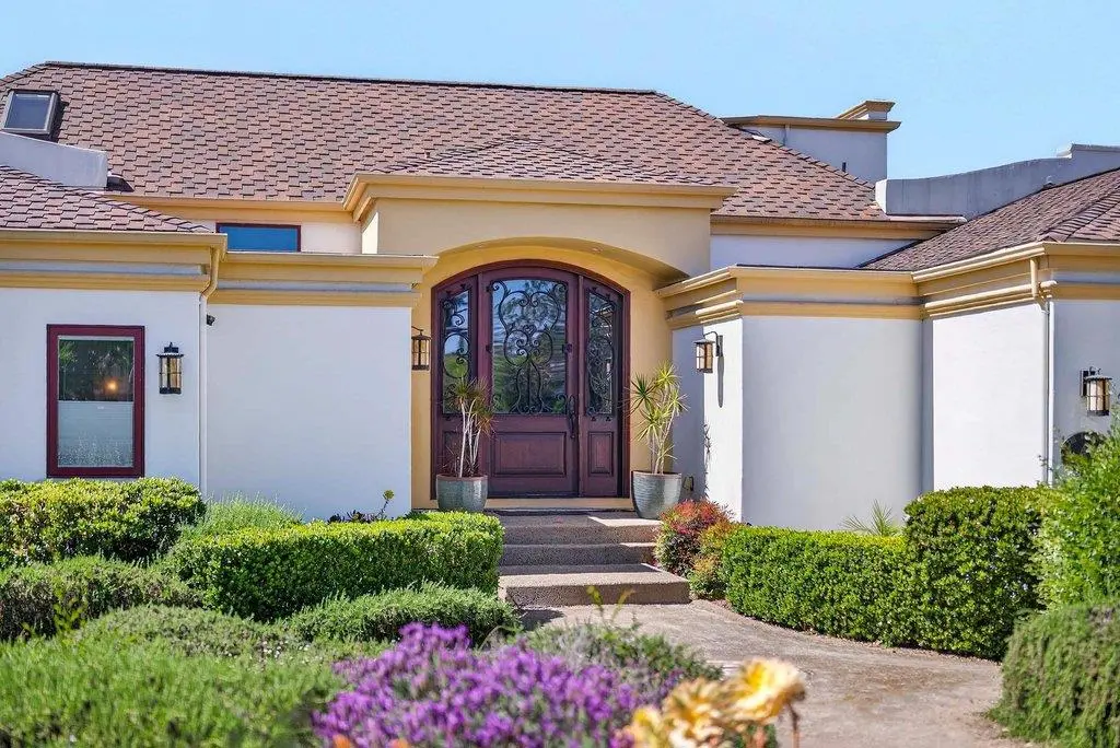 Residential Lease for rent at 41 South Circle, Santa Cruz, CA featuring 5 beds and 5 baths