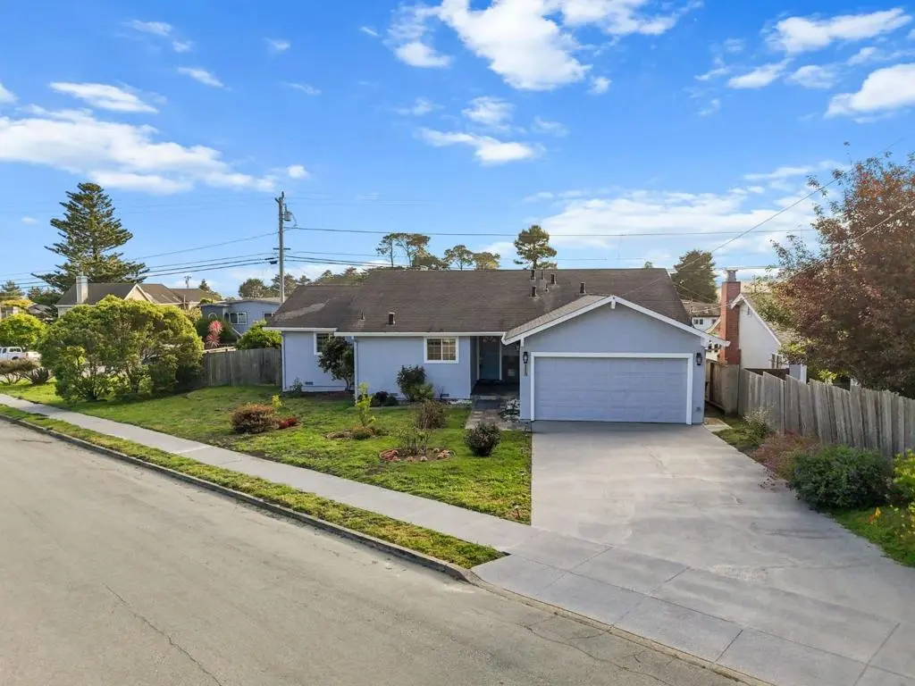 423 Montecito Avenue, El Granada, CA — listing photo 1