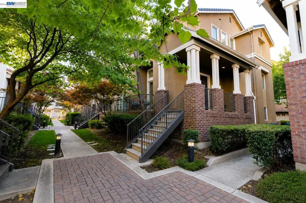 Condominium for sale at 1026 Aquamarine Ter, Union City, CA featuring 3 beds and 3 baths
