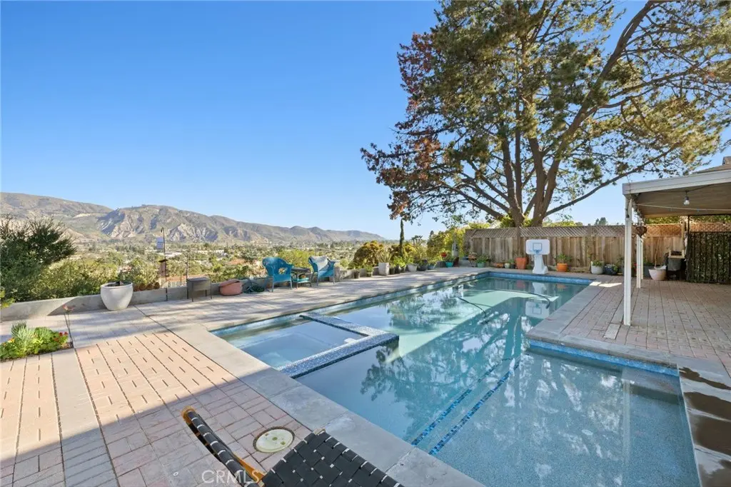 Single Family Residence for sale at 468 E View, Santa Paula, CA featuring 4 beds and 4 baths