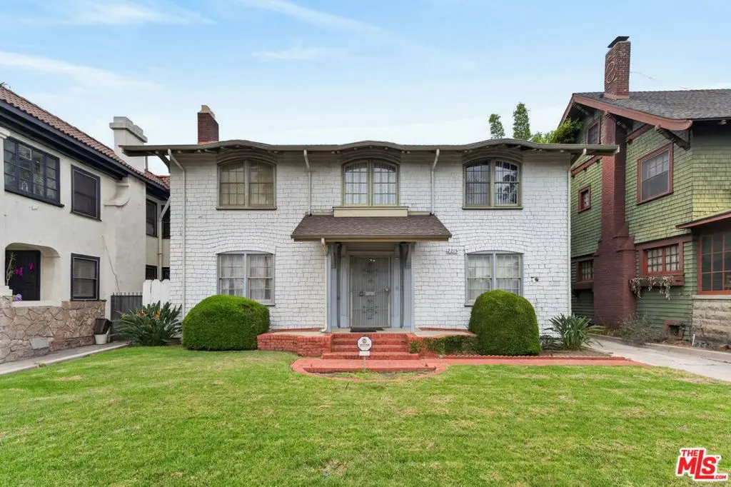 Single Family Residence for rent at 2215 W 21st Street, Los Angeles, CA featuring 4 beds and 3 baths