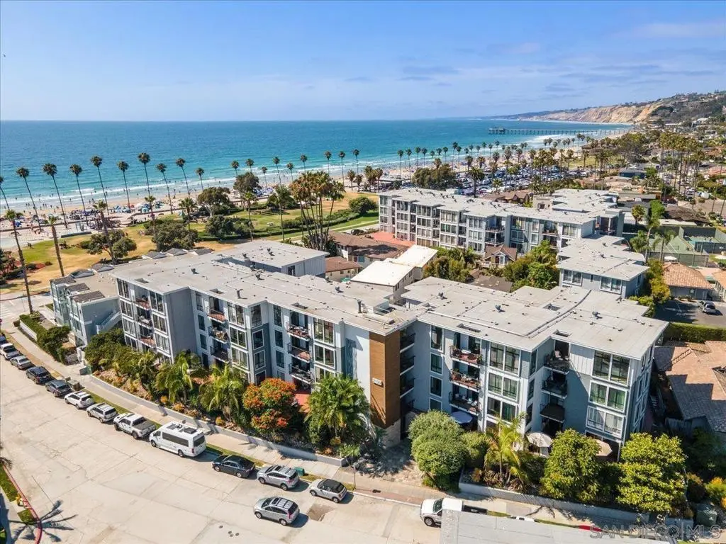 Single Family Residence for rent at 2130 Vallecitos 144, La Jolla, CA featuring 2 beds and 2 baths