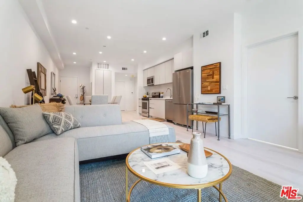 Residential Lease for rent at 1827 Midvale Avenue 204, Los Angeles, Los Angeles County, CA featuring 3 beds and 2 baths