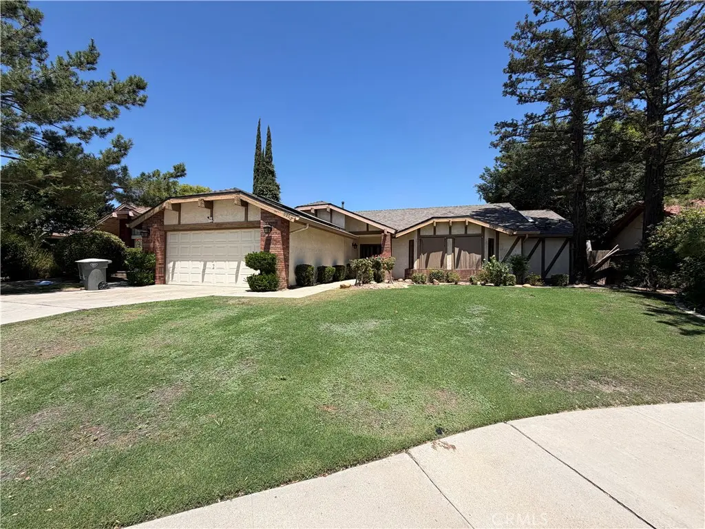 3305 Mission Hills Court, Bakersfield, CA — listing photo 1