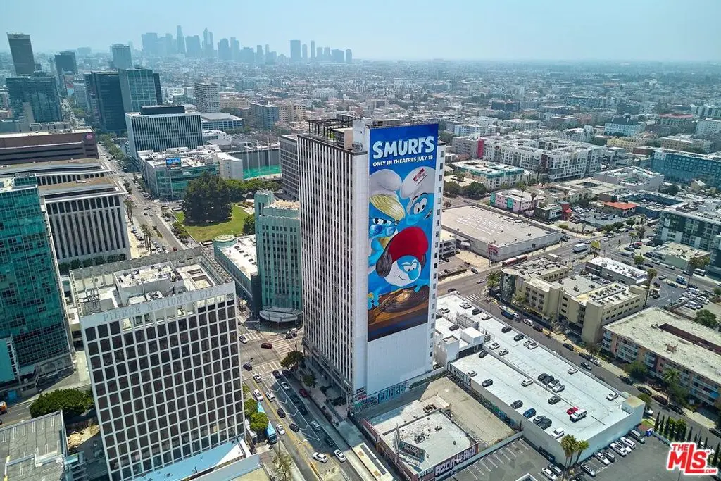 Residential Lease for rent at 3810 Wilshire Boulevard 408, Los Angeles, Los Angeles County, CA featuring 2 beds and 2 baths