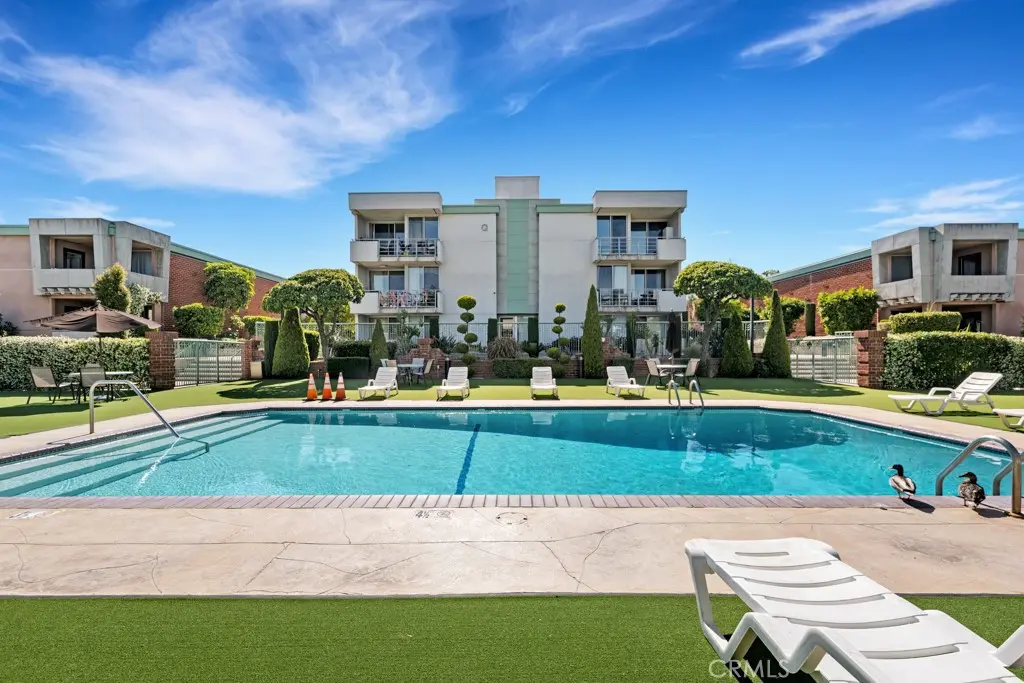 5301 Balboa Boulevard, Encino, CA — listing photo 1