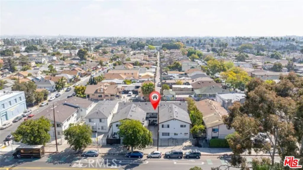 Residential Lease for rent at 4214 Avalon Boulevard 8, Los Angeles, Los Angeles County, CA featuring 2 beds and 1 bath