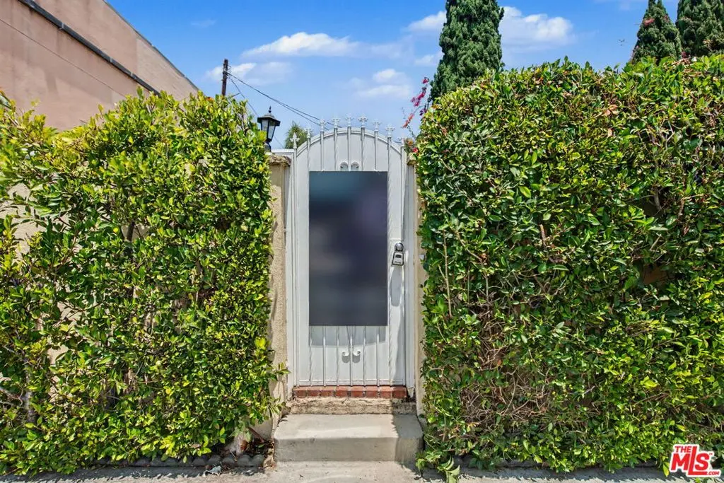 Residential Lease for rent at 2153 Glendon Avenue, Los Angeles, Los Angeles County, CA featuring 1 bed and 1 bath