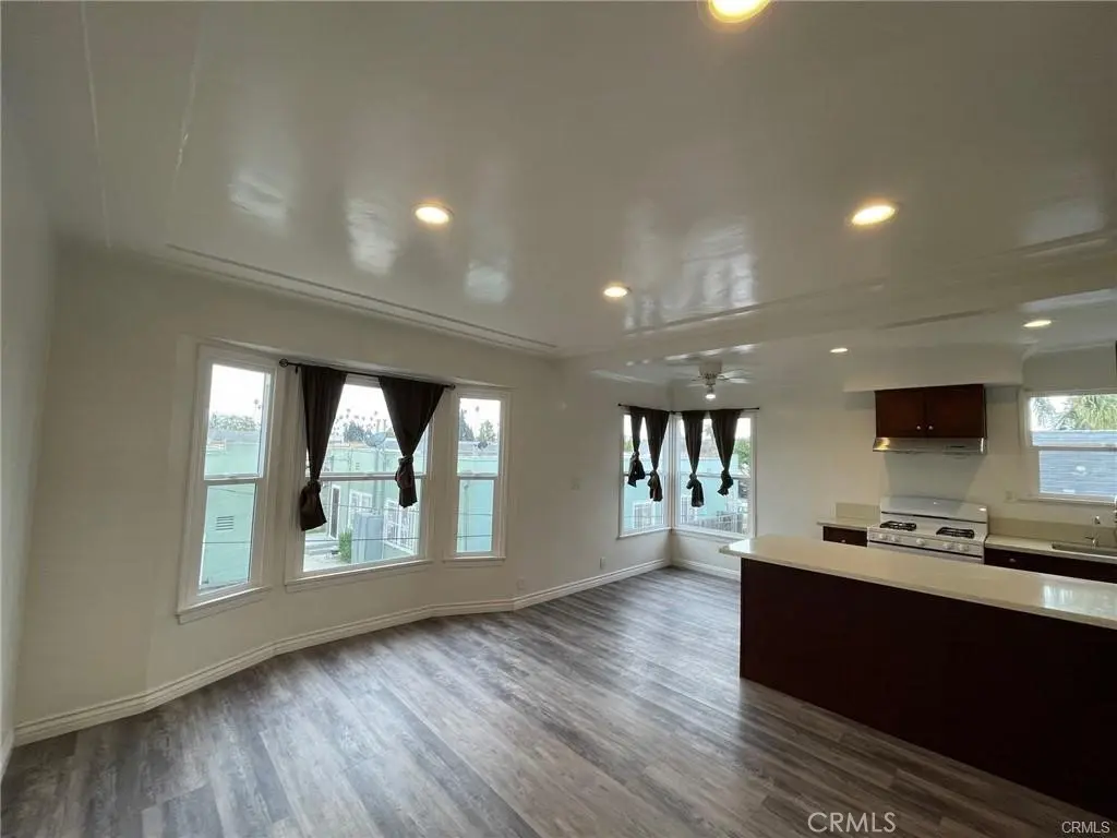 Residential Lease for rent at 3968 Arlington Avenue 1/2, Los Angeles, Los Angeles County, CA featuring 1 bed and 1 bath