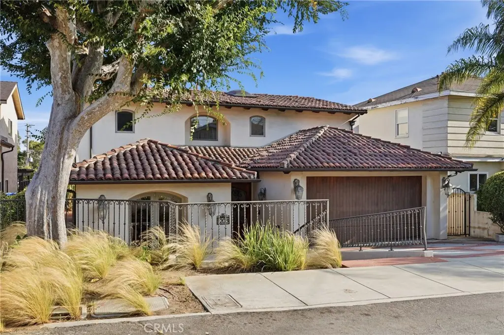 Residential Lease for rent at 1206 3rd Street, Manhattan Beach, Los Angeles County, CA featuring 4 beds and 4 baths