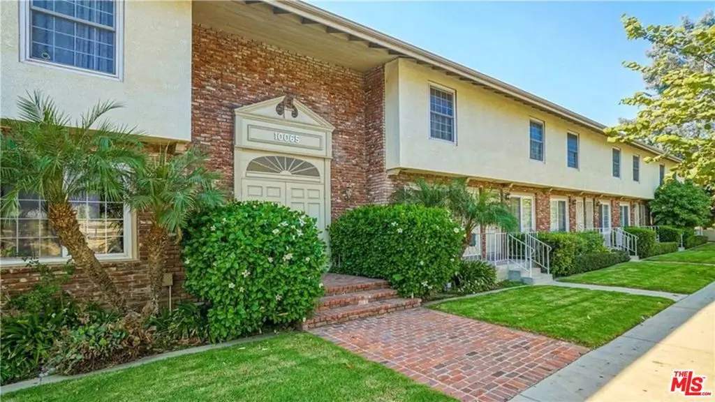 10065 De Soto Avenue 213, Chatsworth, CA — listing photo 1