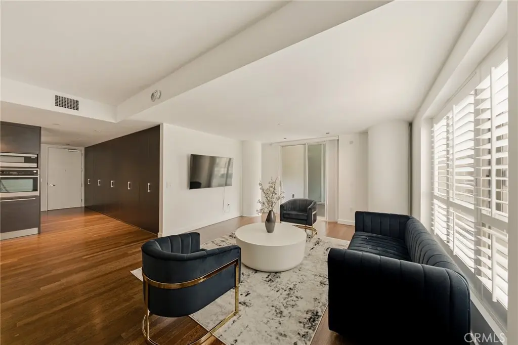 Condominium for sale at 6250 Hollywood Boulevard 4M, Los Angeles, CA featuring 1 bed and 1 bath