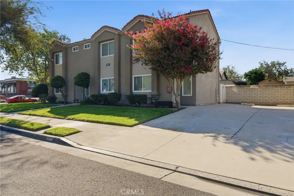 Townhouse for rent at 220 W 3rd 101, Corona, CA featuring 2 beds and 2 baths