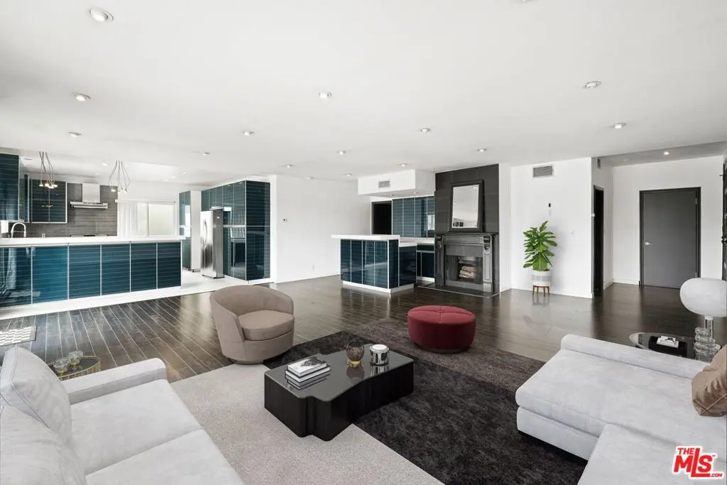 Residential Lease for rent at 825 S Le Doux Road 303, Los Angeles, Los Angeles County, CA featuring 2 beds and 2 baths