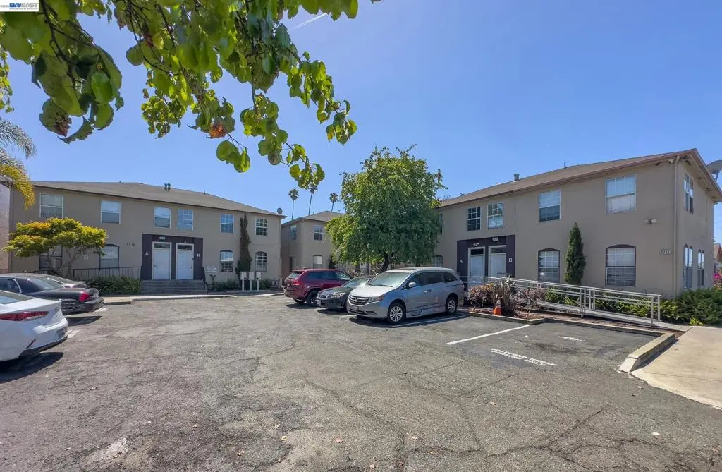Townhouse for rent at 2716 Adeline St, Oakland, CA featuring 4 beds and 3 baths