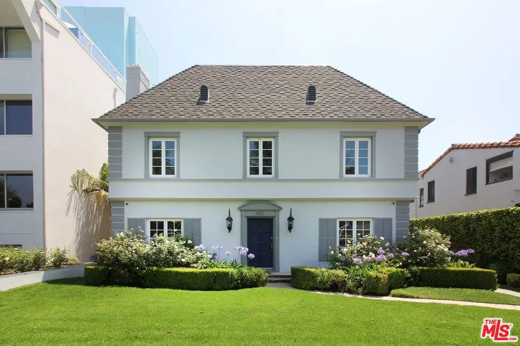 Residential Lease for rent at 442 S ROXBURY Drive A, Beverly Hills, Los Angeles County, CA featuring 2 beds and 3 baths
