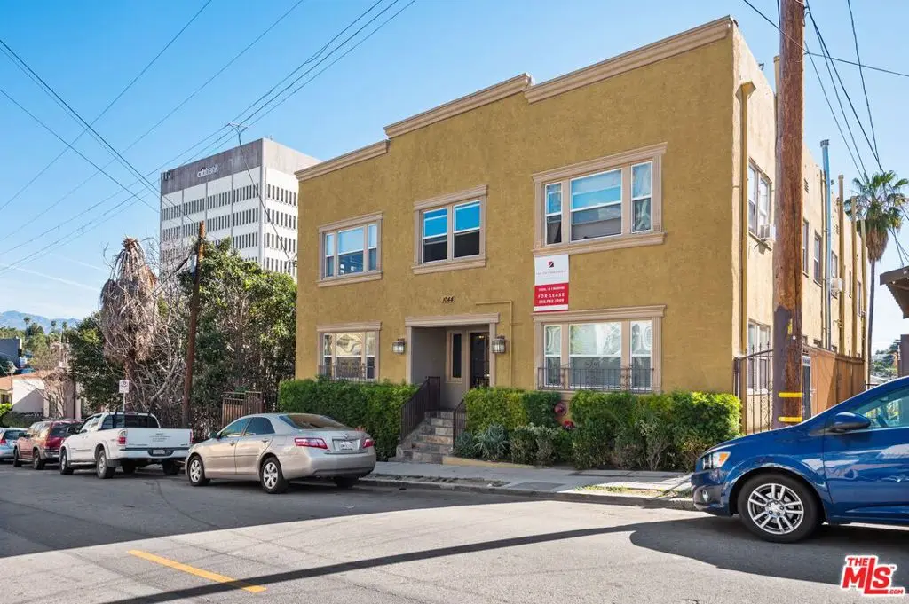 Residential Lease for rent at 1044 N BONNIE BRAE Street 209, Los Angeles, Los Angeles County, CA featuring 1 bed and 1 bath