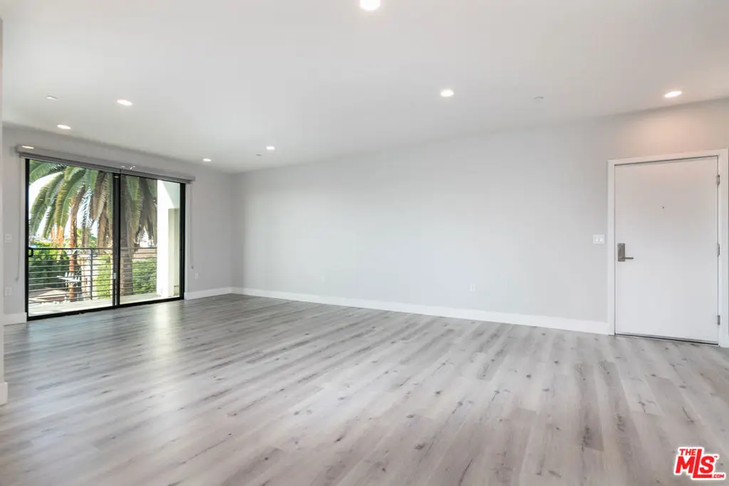 14612 Calvert Street 301, Van Nuys, CA — listing photo 1