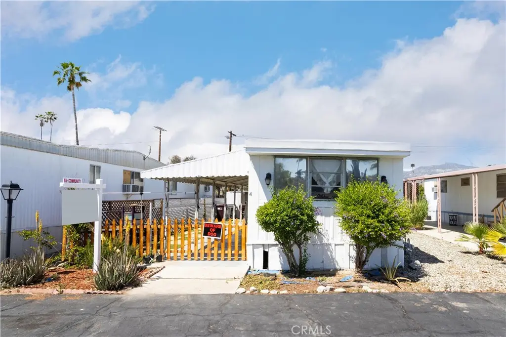 Manufactured In Park for sale at 25521 N Lincoln Avenue 4, Hemet, CA featuring 1 bed and 1 bath