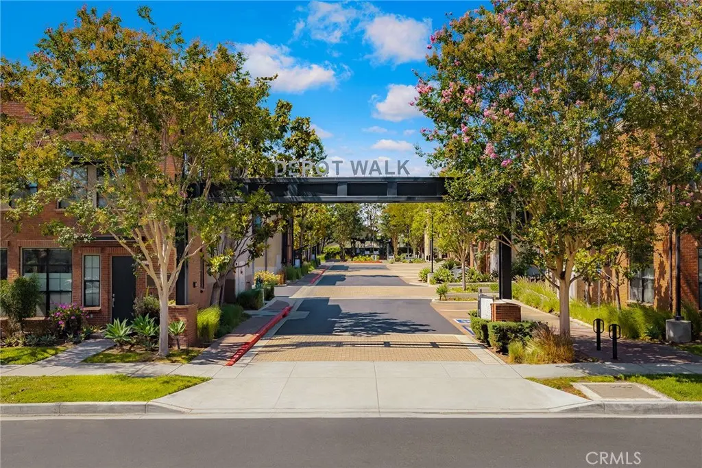 Condominium for sale at 551 W Maple Ave, Orange, CA featuring 3 beds and 3 baths