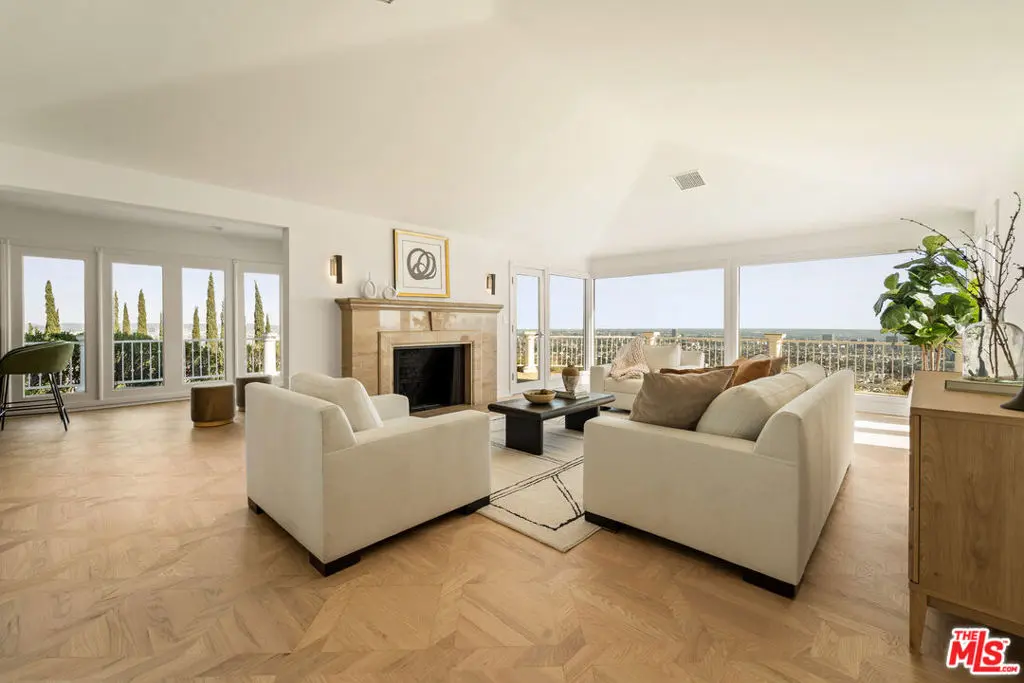 Residential Lease for rent at 8527 Hedges Way, Los Angeles, Los Angeles County, CA featuring 6 beds and 6 baths