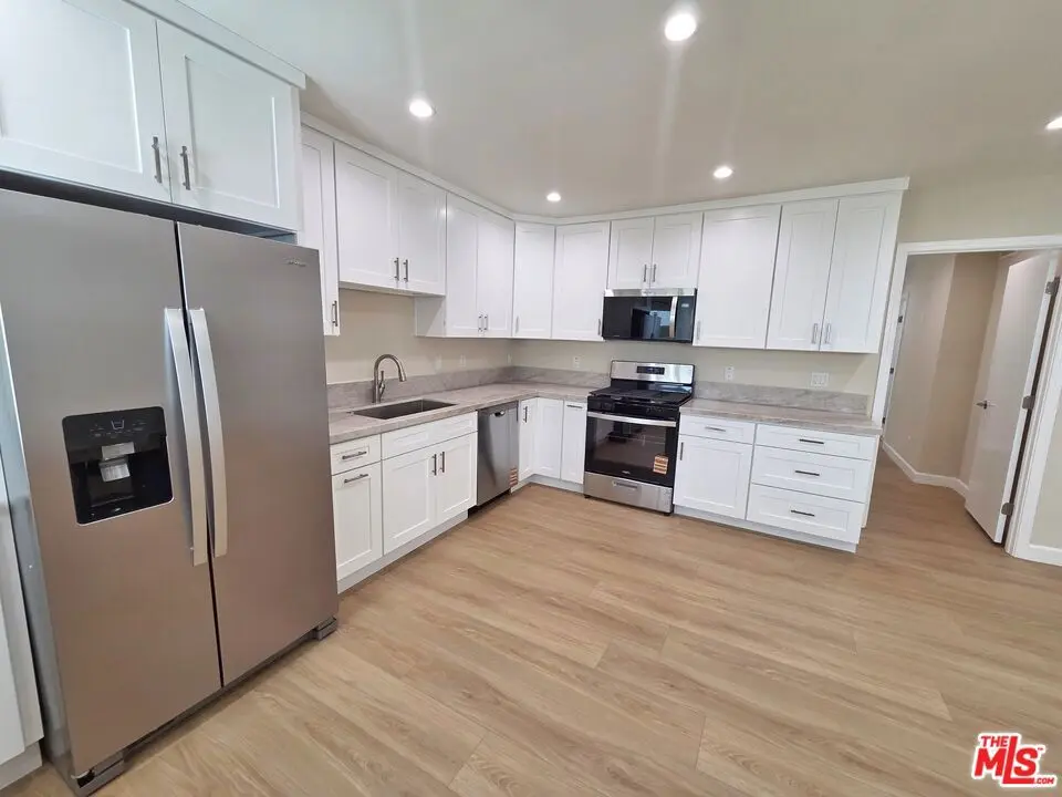 Residential Lease for rent at 1449 Butler Ave 3, Los Angeles, Los Angeles County, CA featuring 3 beds and 3 baths