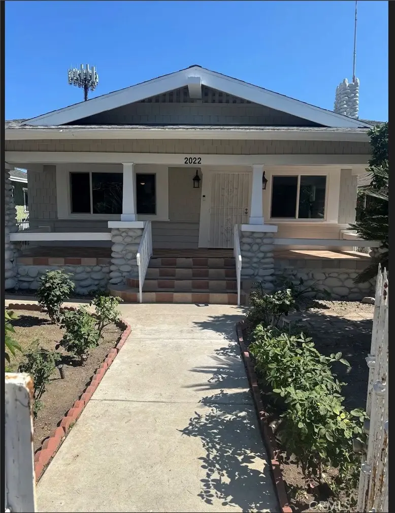 Duplex for sale at 2022 W 31st, Los Angeles, CA featuring 3 beds and 3 baths