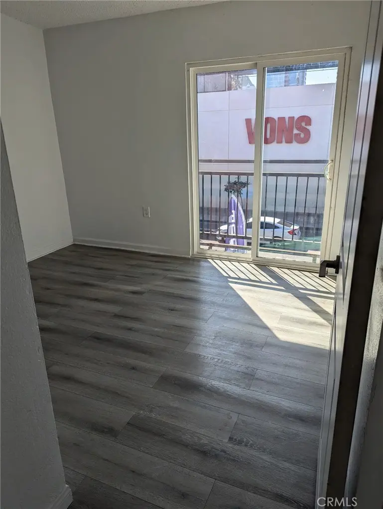 Apartment for rent at 643 635 E Broadway, Long Beach, CA featuring 3 beds and 1 bath