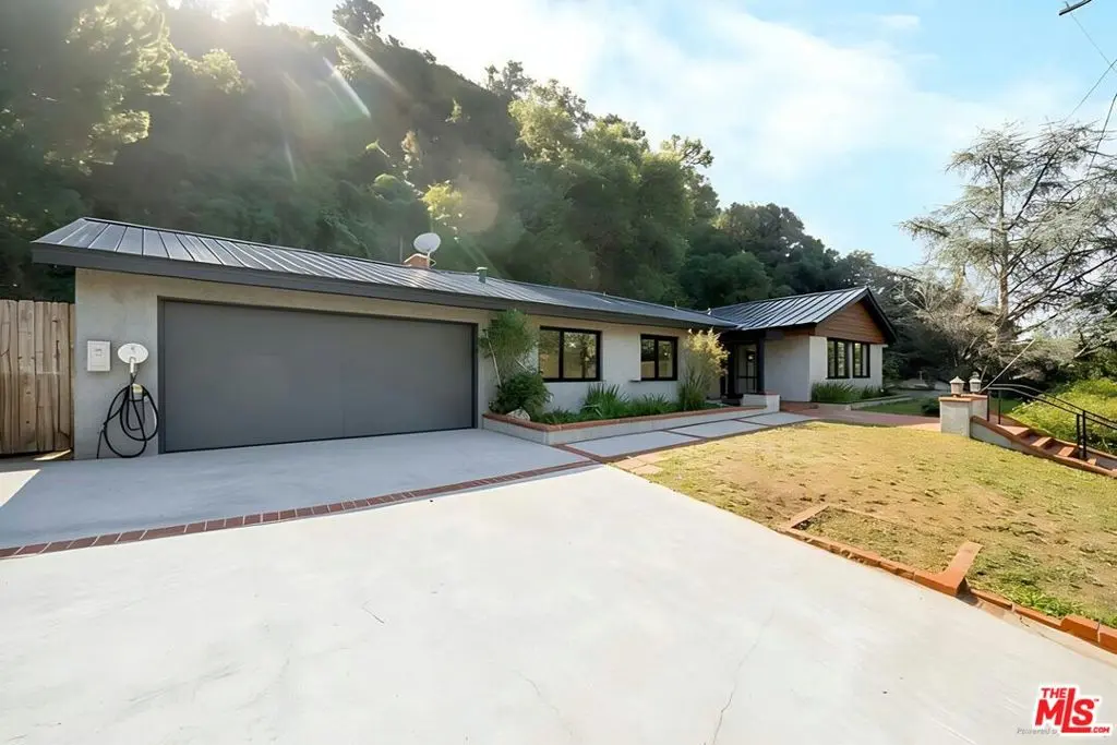 Single Family Residence for sale at 5532 Ocean View Boulevard, La Canada Flintridge, CA featuring 3 beds and 2 baths