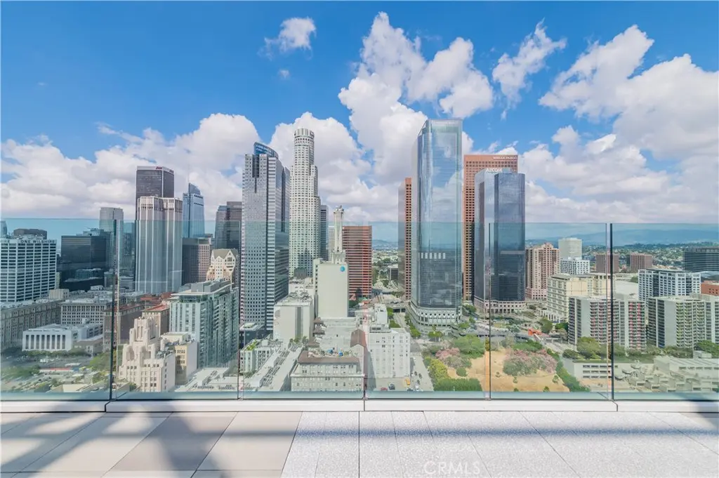 Residential Lease for rent at 400 S Broadway S 1103, Los Angeles, Los Angeles County, CA featuring 1 bed and 1 bath