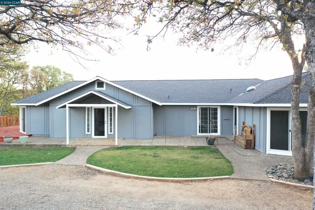Single Family Residence for rent at 14630 Saints Croy RD, Red Bluff, CA featuring 4 beds and 3 baths