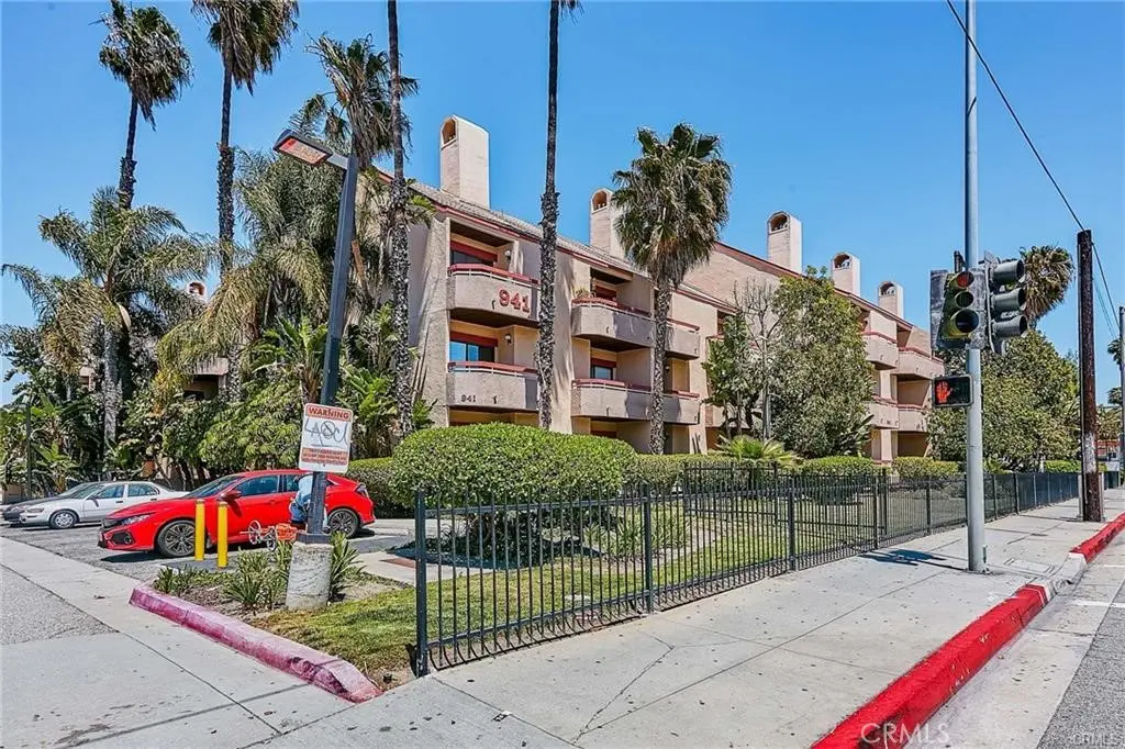 Residential Lease for rent at 941 W Carson Street 108, Torrance, Los Angeles County, CA featuring 2 beds and 2 baths