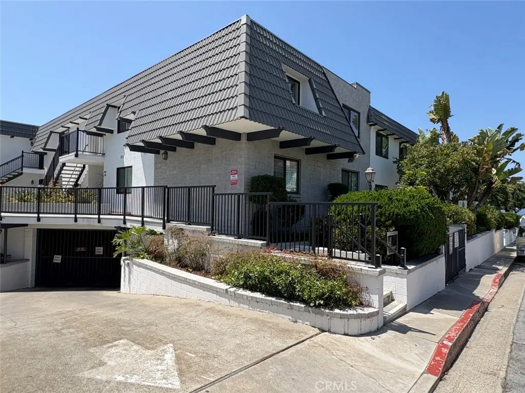 Residential Lease for rent at 235 Avenida Lobeiro 113, San Clemente, Orange County, CA featuring 2 beds and 2 baths