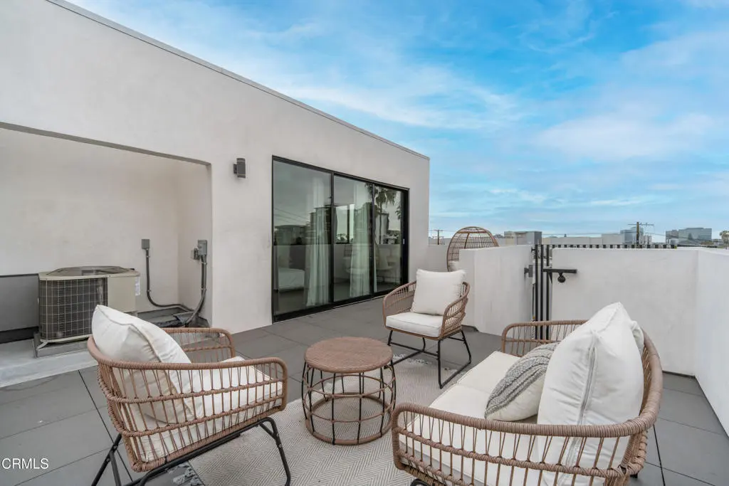 Single Family Residence for rent at 3226 W Robinson Lane, Los Angeles, CA featuring 3 beds and 4 baths