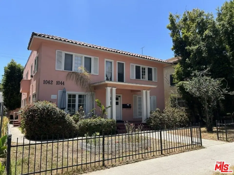 Apartment for rent at 1042 2nd Street 3, Santa Monica, CA featuring 2 beds and 1 bath